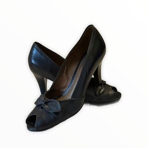 Naturalizer Black Leather Peep Toe Pumps